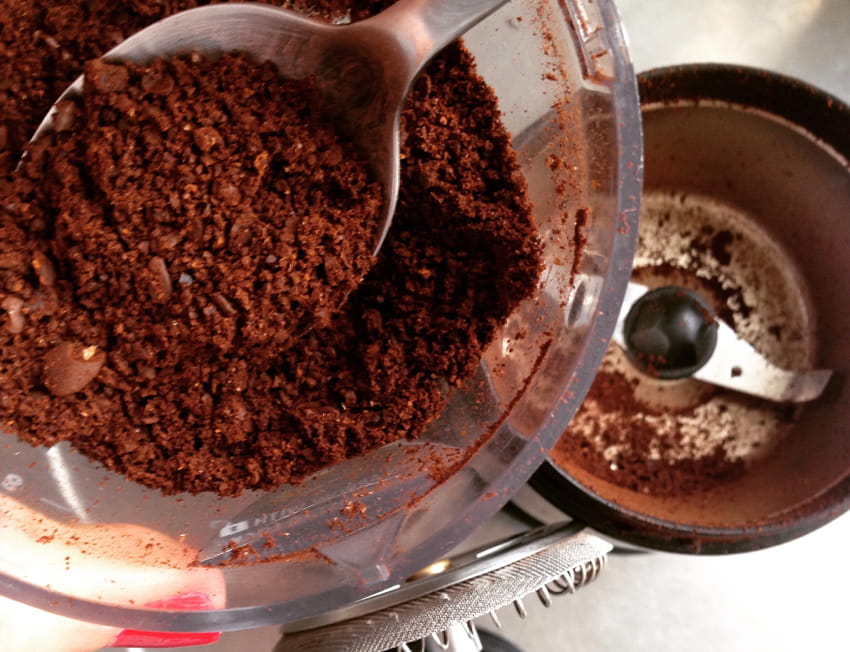 Como moer o café em casa? Café moído no liquidificador