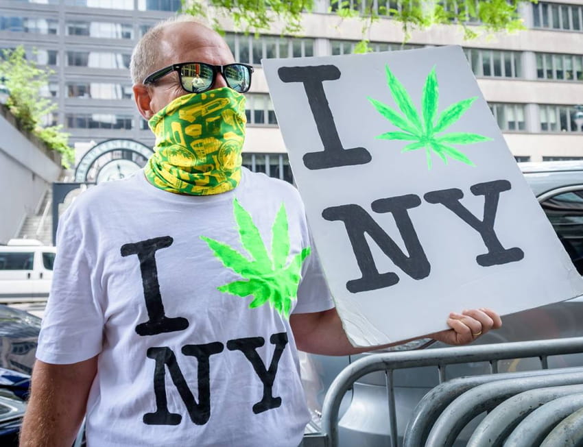 ativista protesta para a legalização da maconha em Nova Iorque