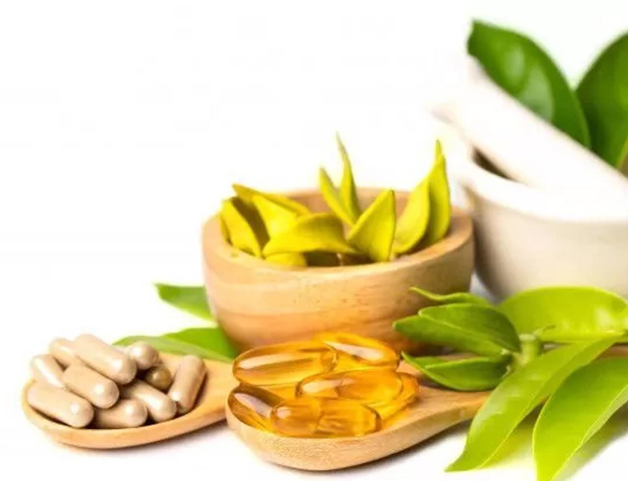 ibogaína em um recipiente de madeira