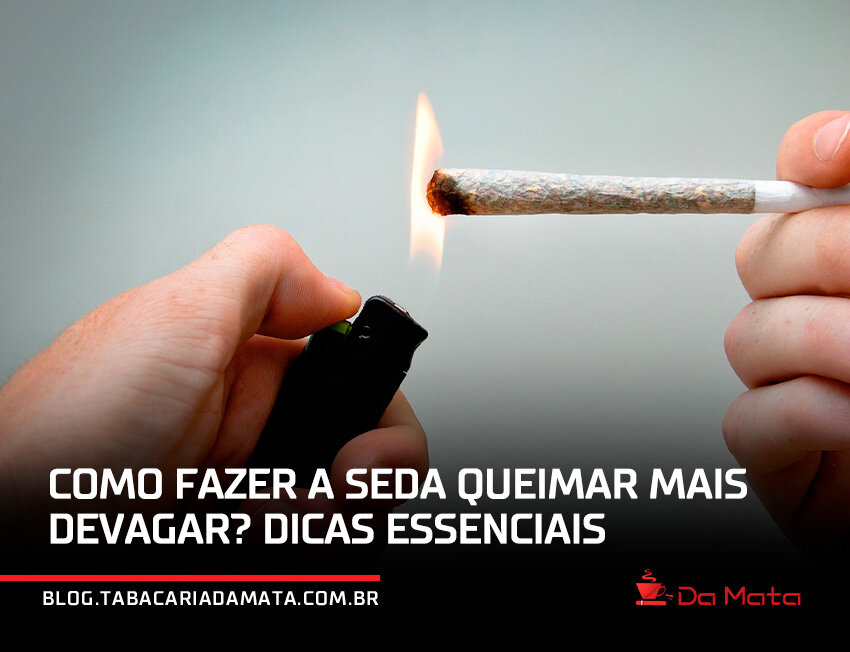Dicas para fazer a seda queimar devagar|Pessoa enrolando tabaco em papel|Pessoa moendo erva com um moedor de metal