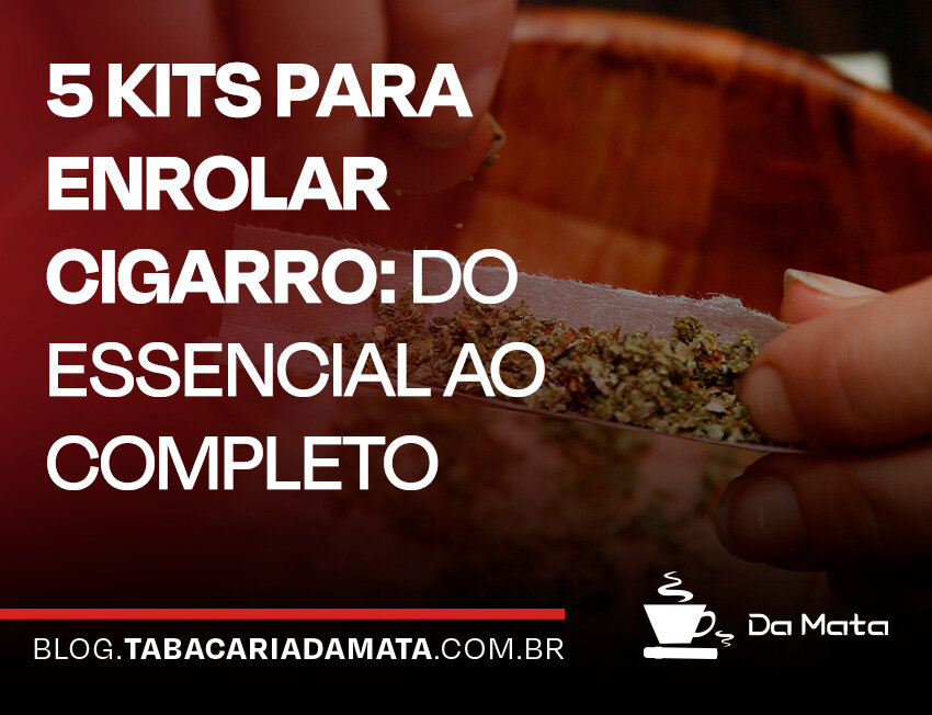 Mãos preparando um cigarro enrolado.